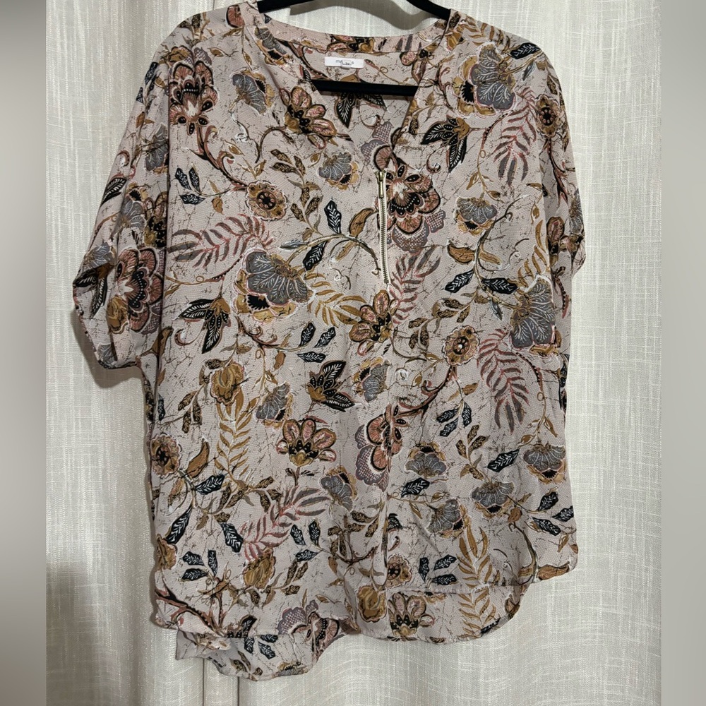 Floral design top with zipper back.